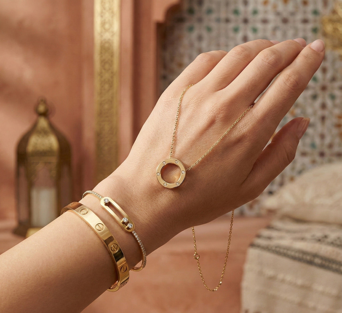 طقم "الإشراقة" الذهبي