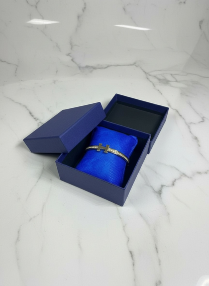 سوار H الأيقوني